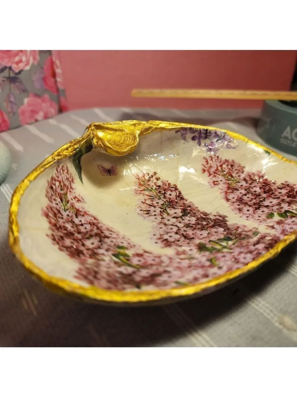DECOUPAGE CLAM SHELL DECOUPAGE LILACS FLOWERS 💐 ON A CLAM SHELL TRINKET DISH